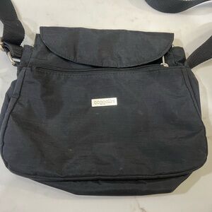 Baggallini Black Shoulder Bag Adjustable Strap Zipper Accents Pockets
